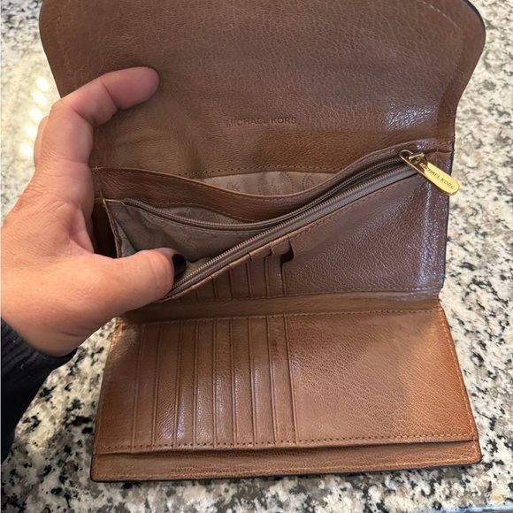 Micheal Kors Brown Leather Trifold Zipper Detailed Wallet - Picture 4 of 4